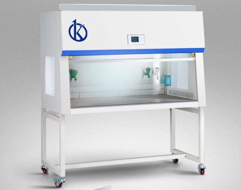 Sostenibilidad energética en cabinas de flujo laminar vertical: una guía para laboratorios